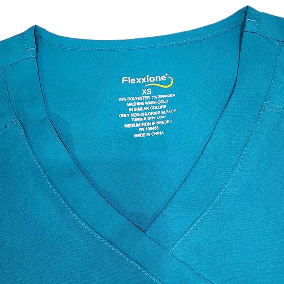 Flexxione Teal Medical/Nurse Scrub Top XS V-Neck Multiple Pocket Comfortable Fit - Picture 11 of 12